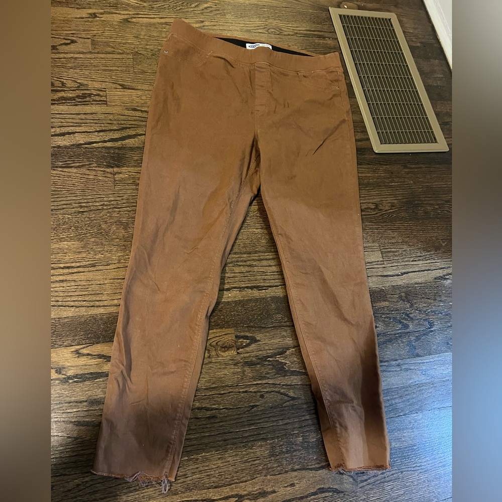 Brown skinny pants with elastic waistband